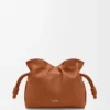 Mini bolso de mano Flamenco en piel de becerro napa Squirrel Mini bolso de mano Flamenco en piel de becerro napa Squirrel