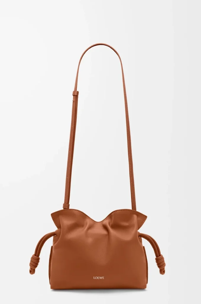 Mini bolso de mano Flamenco en piel de becerro napa Squirrel Mini bolso de mano Flamenco en piel de becerro napa Squirrel