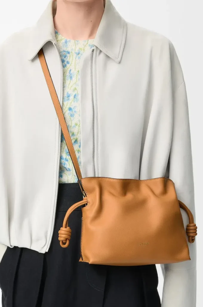 Mini bolso de mano Flamenco en piel de becerro napa Warm Desert Mini bolso de mano Flamenco en piel de becerro napa Warm Desert