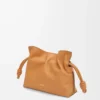 Mini bolso de mano Flamenco en piel de becerro napa Warm Desert Mini bolso de mano Flamenco en piel de becerro napa Warm Desert