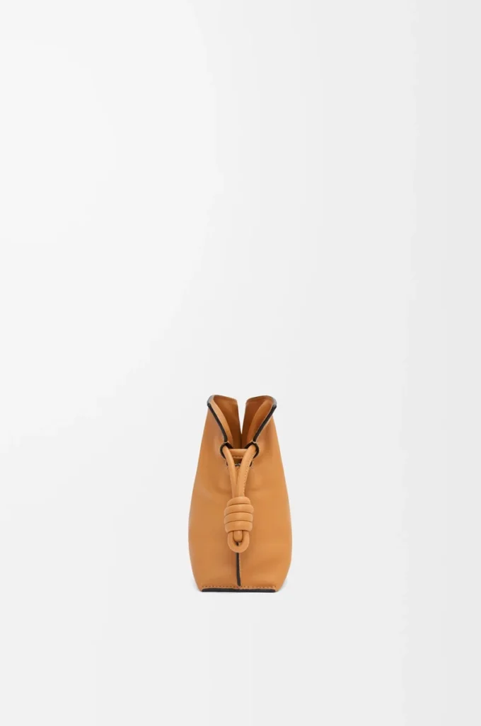 Mini bolso de mano Flamenco en piel de becerro napa Warm Desert Mini bolso de mano Flamenco en piel de becerro napa Warm Desert