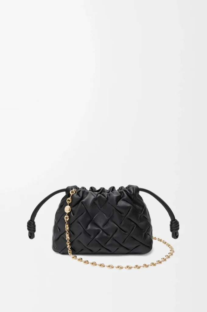 Mini bolso Flamenco en piel de becerro napa pinzada, color negro Mini bolso Flamenco en piel de becerro napa pinzada, color negro