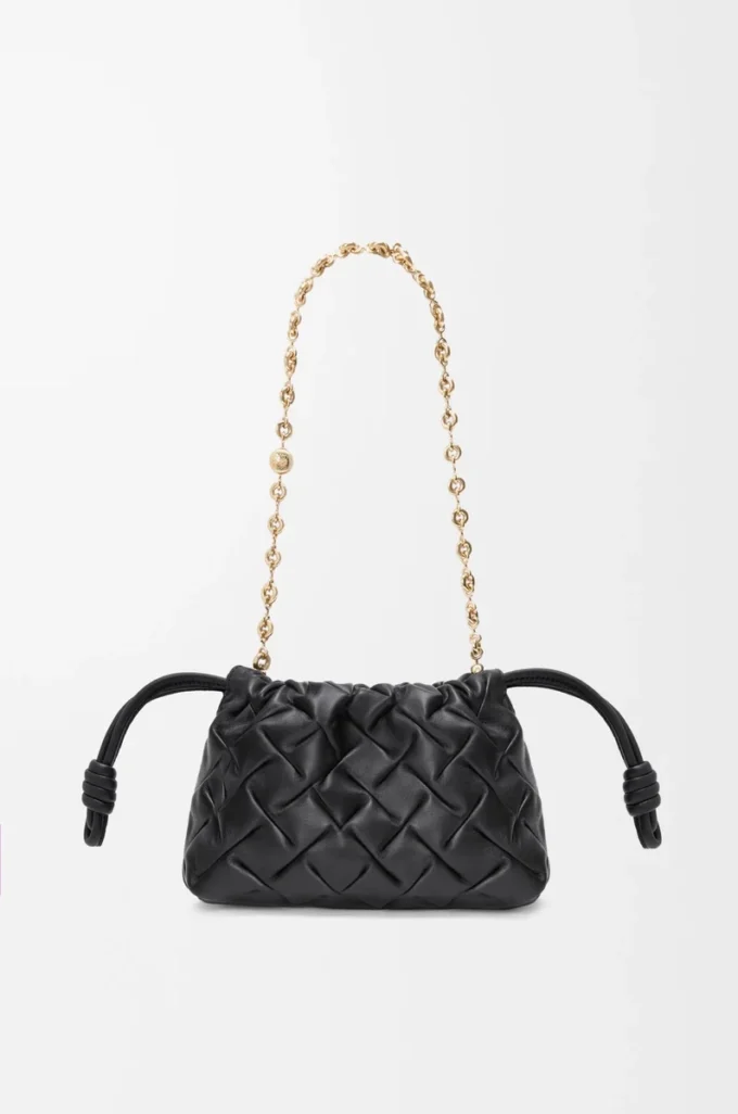 Mini bolso Flamenco en piel de becerro napa pinzada, color negro Mini bolso Flamenco en piel de becerro napa pinzada, color negro