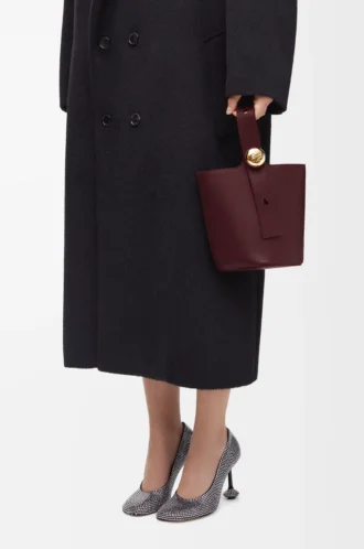 Mini bolso tipo cubo Pebble en piel de becerro lisa Dark Burgundy