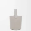 Mini bolso tipo cubo Pebble en piel de becerro lisa Shell Grey Mini bolso tipo cubo Pebble en piel de becerro lisa Shell Grey