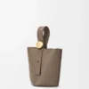 Mini Pebble de piel de becerro granulada suave Taupe
