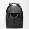 Mochila Flamenco en piel de becerro flexible y brillante. Negro Mochila Flamenco en piel de becerro flexible y brillante. Negro