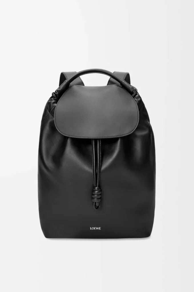 Mochila Flamenco en piel de becerro flexible y brillante. Negro Mochila Flamenco en piel de becerro flexible y brillante. Negro