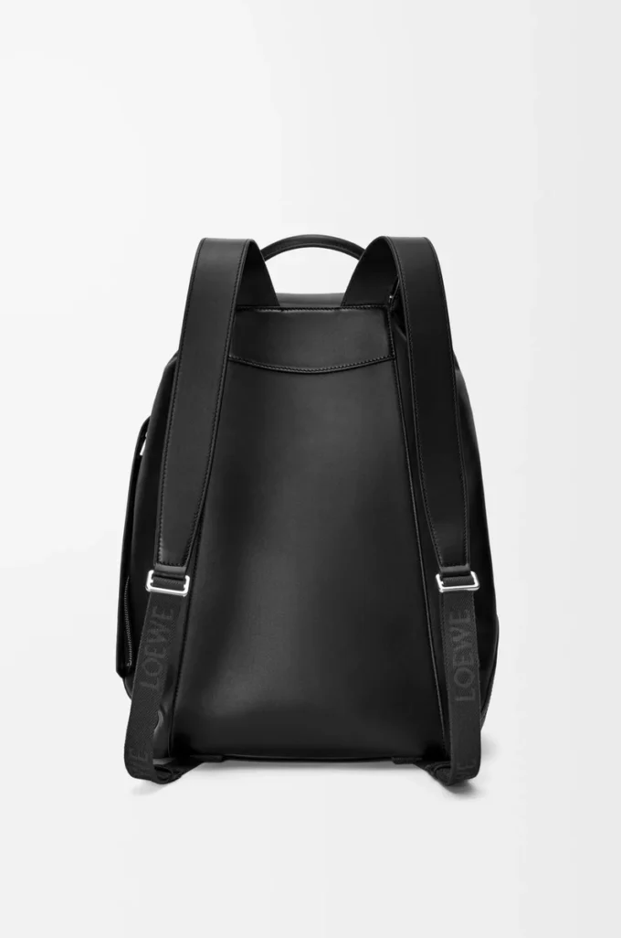 Mochila Flamenco en piel de becerro flexible y brillante. Negro Mochila Flamenco en piel de becerro flexible y brillante. Negro