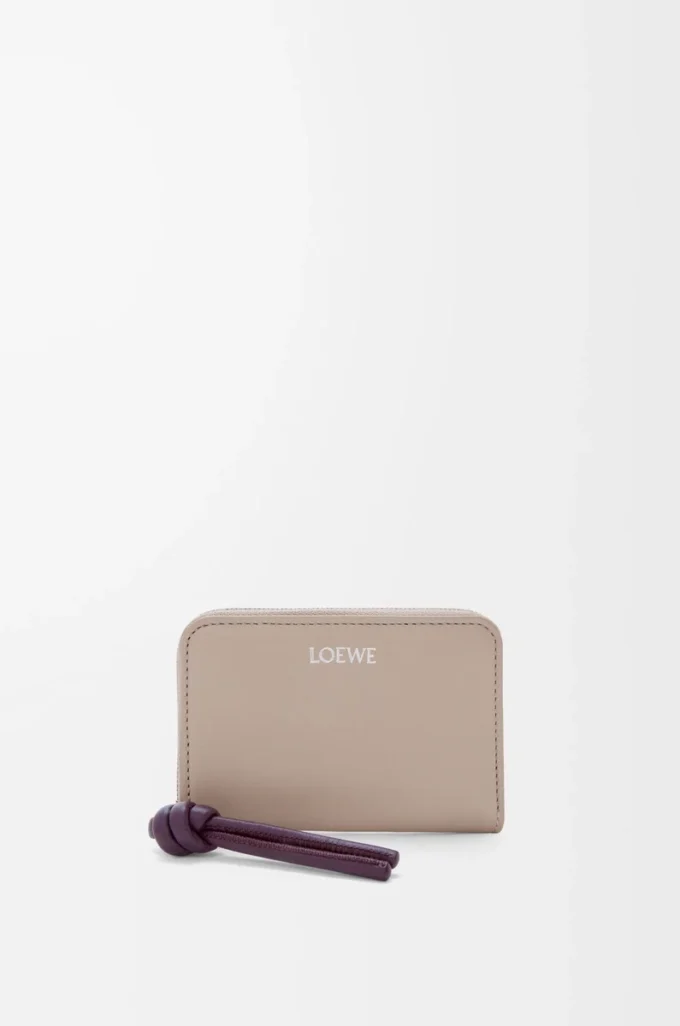 Monedero con cremallera en piel de becerro napa brillante Clay/Plum Monedero con cremallera en piel de becerro napa brillante Clay/Plum