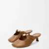 Mule Pebble Soft en piel de cordero napa Oak Mule Pebble Soft en piel de cordero napa Oak