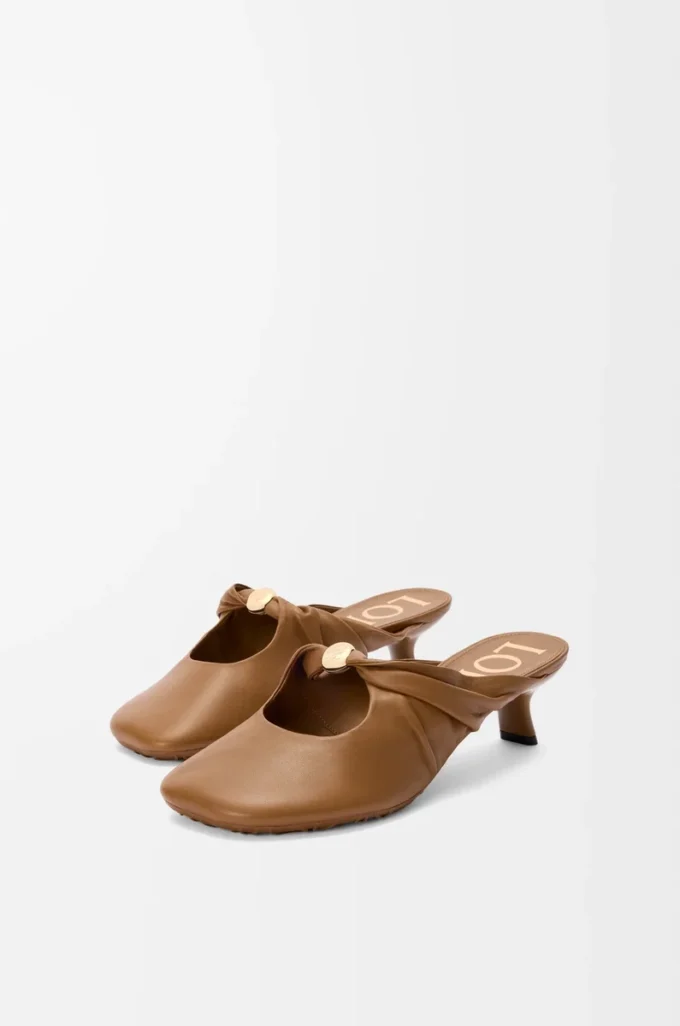 Mule Pebble Soft en piel de cordero napa Oak Mule Pebble Soft en piel de cordero napa Oak