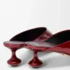 Mules Toy en suave piel de cordero charolada, color rojo oscuro Mules Toy en suave piel de cordero charolada, color rojo oscuro