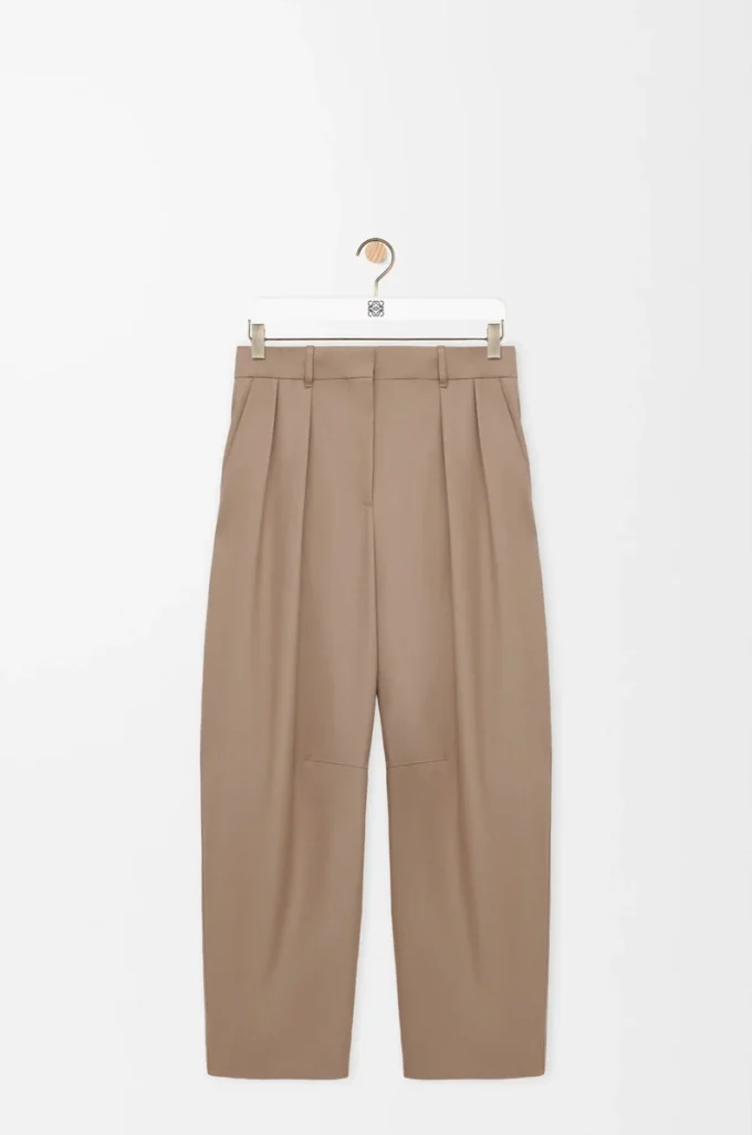 Pantalones acampanados de lana color arena Pantalones acampanados de lana color arena