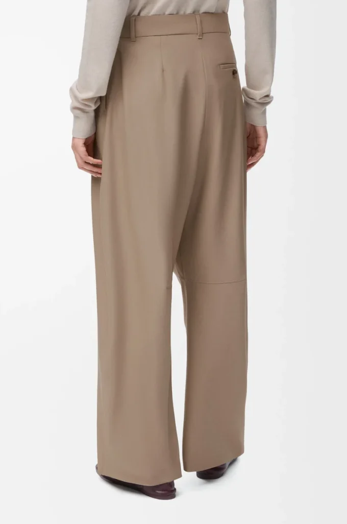 Pantalones acampanados de lana color arena Pantalones acampanados de lana color arena