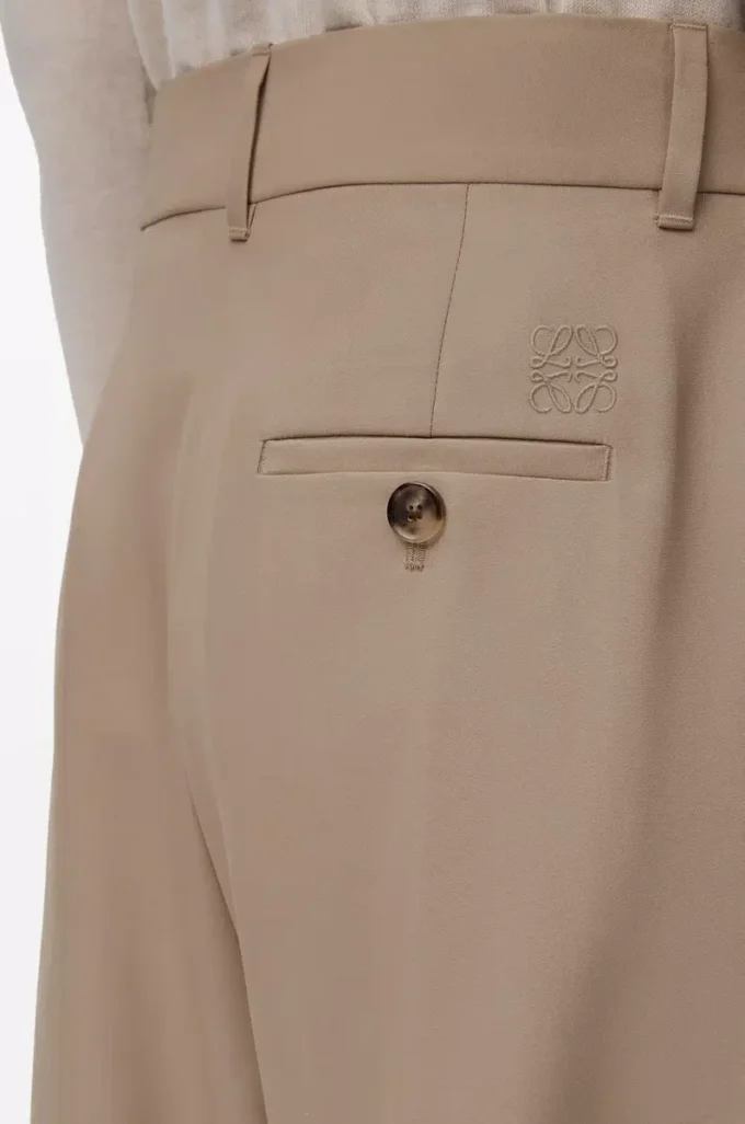 Pantalones acampanados de lana color arena Pantalones acampanados de lana color arena