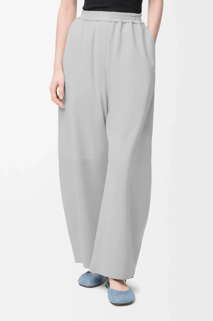 Pantalones acampanados de piel de cabra ante gris claro Pantalones acampanados de piel de cabra ante gris claro