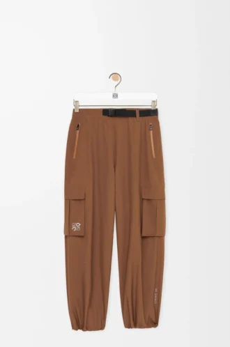Pantalones cargo de tejido técnico color toffee
