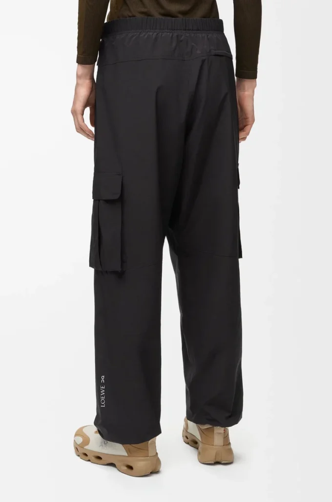 Pantalones cargo de tejido técnico negro Pantalones cargo de tejido técnico negro