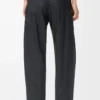 Pantalones con cinturón de lana Gris oscuro Pantalones con cinturón de lana Gris oscuro