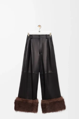 Pantalones con vuelta en piel de cordero napa. Negro