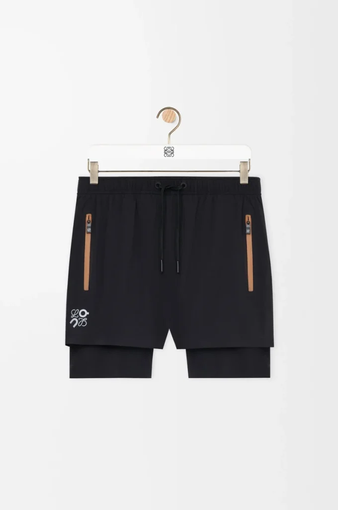 Pantalones cortos de alto rendimiento en tejido técnico negro Pantalones cortos de alto rendimiento en tejido técnico negro