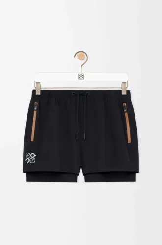 Pantalones cortos de alto rendimiento en tejido técnico negro Pantalones cortos de alto rendimiento en tejido técnico negro