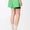 Pantalones cortos de alto rendimiento en tejido técnico verde Pantalones cortos de alto rendimiento en tejido técnico verde