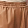 Pantalones cropped de piel de cordero napa color toffee Pantalones cropped de piel de cordero napa color toffee