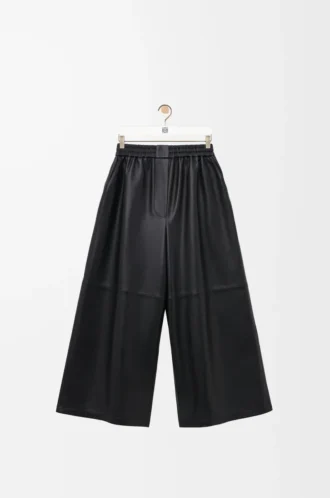 Pantalones cropped de piel de cordero napa. Negro