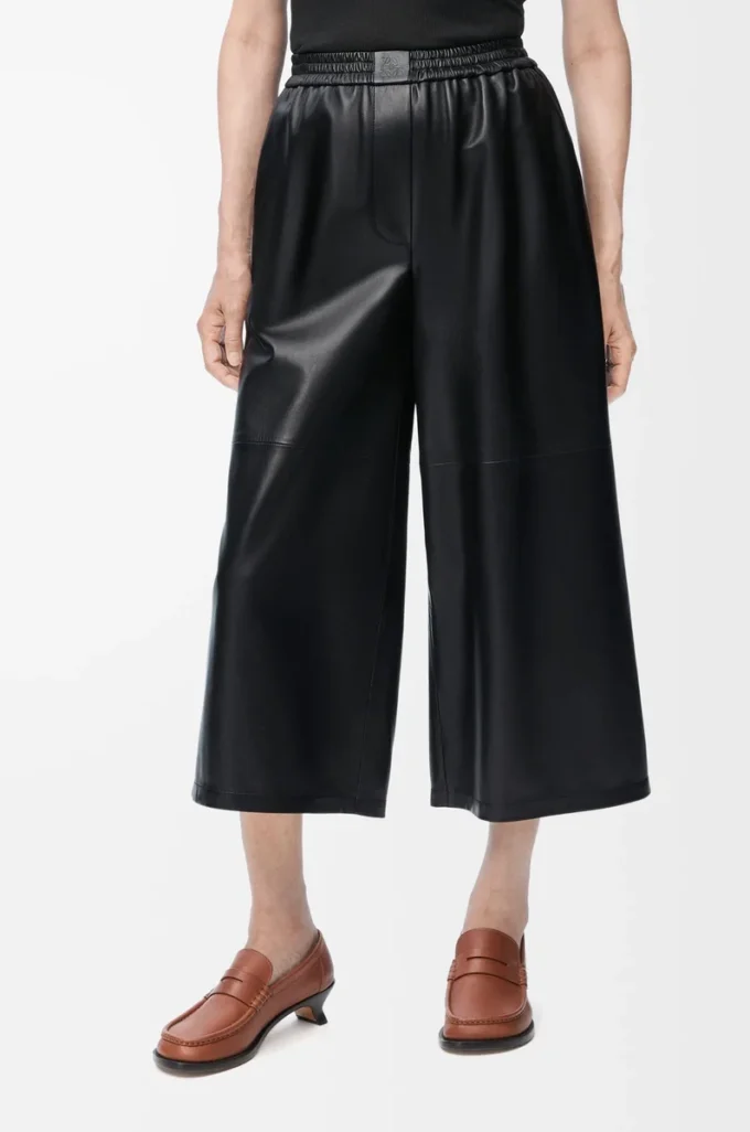 Pantalones cropped de piel de cordero napa. Negro Pantalones cropped de piel de cordero napa. Negro