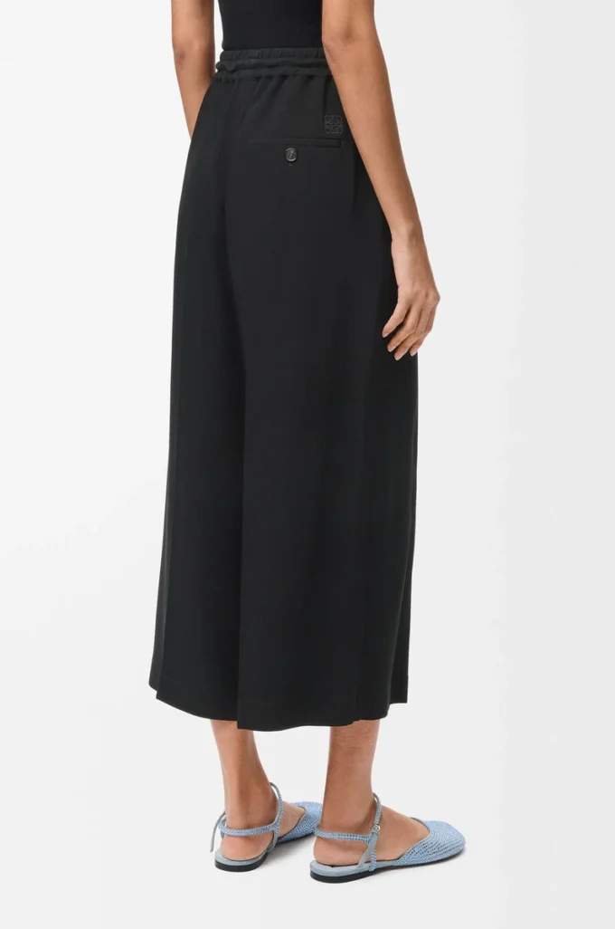Pantalones cropped de viscosa elástica. Negro Pantalones cropped de viscosa elástica. Negro