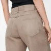 Pantalones de piel de cabra anteada. Beige oscuro. Pantalones de piel de cabra anteada. Beige oscuro.