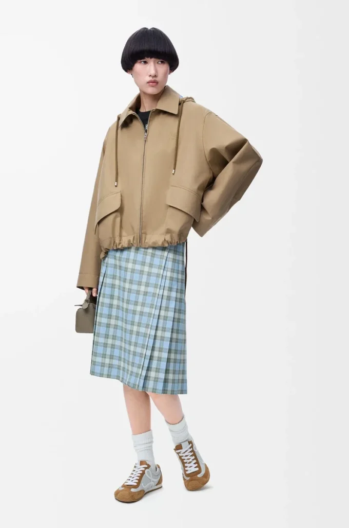 Parka con capucha de algodón beige Parka con capucha de algodón beige