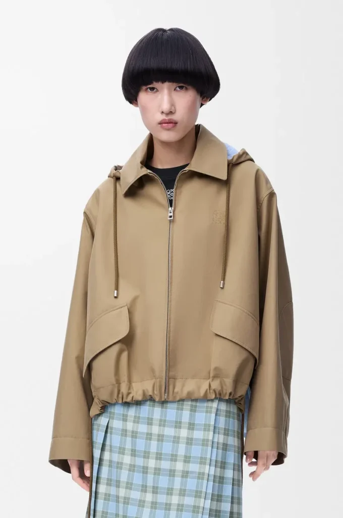 Parka con capucha de algodón beige Parka con capucha de algodón beige