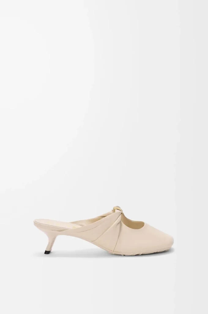 Pebble Mule suave de piel de cordero napa Dough Pebble Mule suave de piel de cordero napa Dough