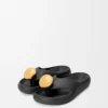 Sandalia Foam Pebble Negro/Dorado