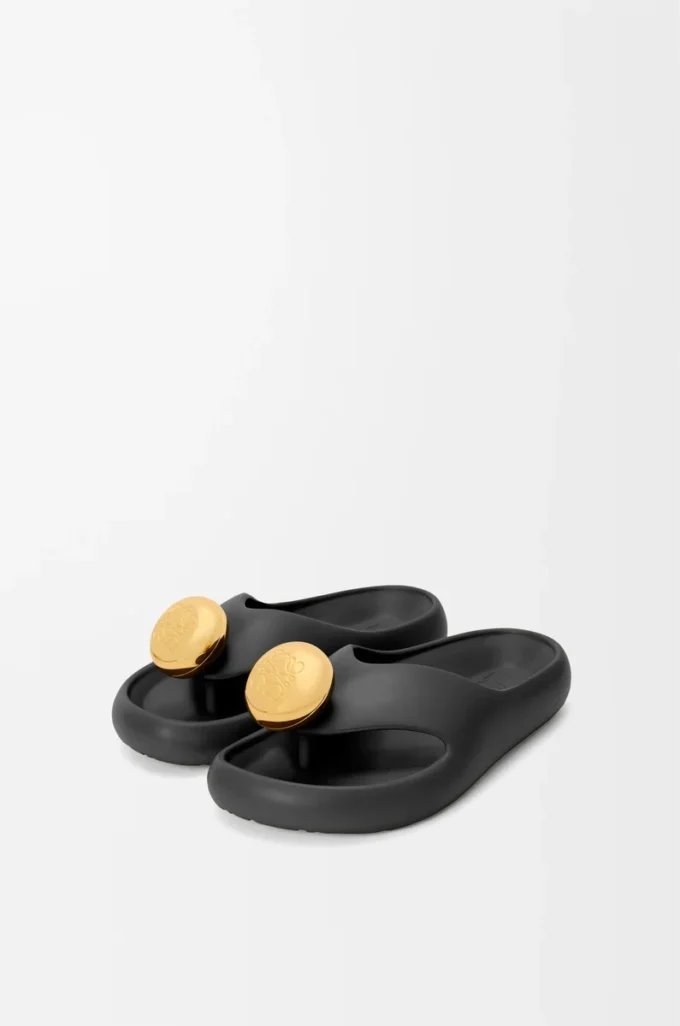 Sandalia Foam Pebble Negro/Dorado