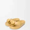 Sandalias de espuma Pebble Concealer medias/doradas