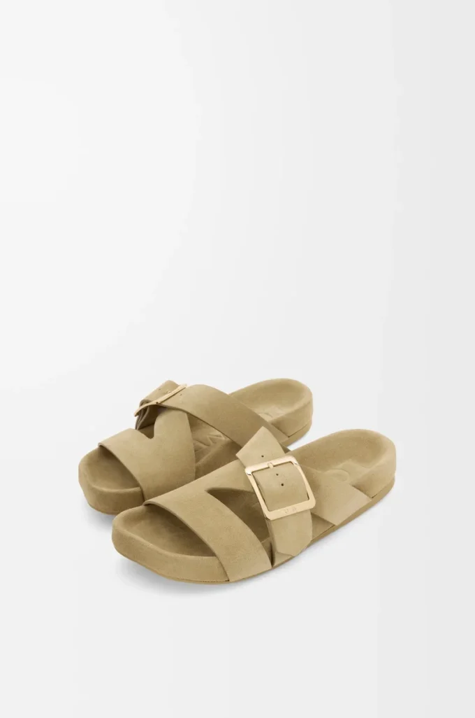 Sandalias deslizantes con hebilla Ease en ante Sahara Sandalias deslizantes con hebilla Ease en ante Sahara