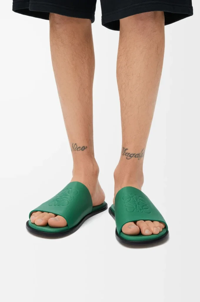 Sandalias Flex Anagram de piel de becerro suave, color verde Sandalias Flex Anagram de piel de becerro suave, color verde