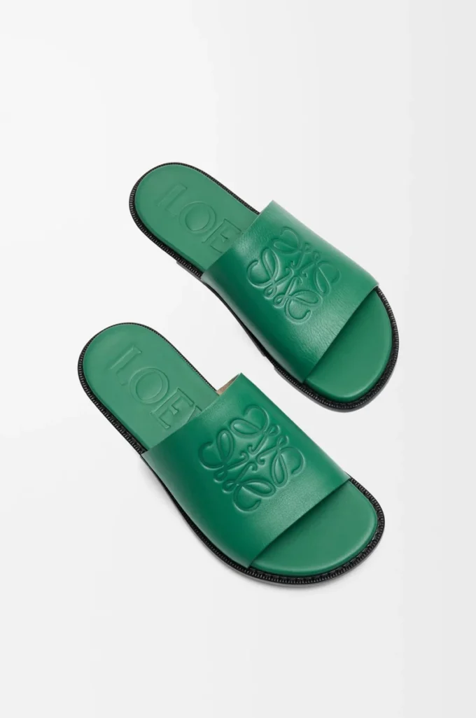 Sandalias Flex Anagram de piel de becerro suave, color verde Sandalias Flex Anagram de piel de becerro suave, color verde