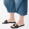 Sandalias Pebble de piel de becerro suave en color negro Sandalias Pebble de piel de becerro suave en color negro