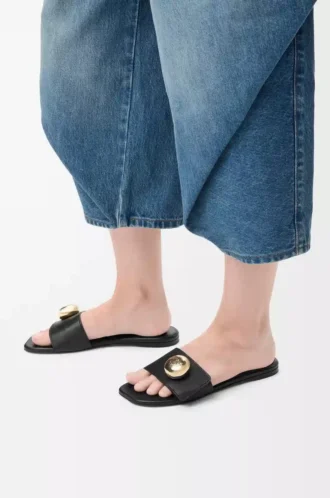 Sandalias Pebble de piel de becerro suave en color negro