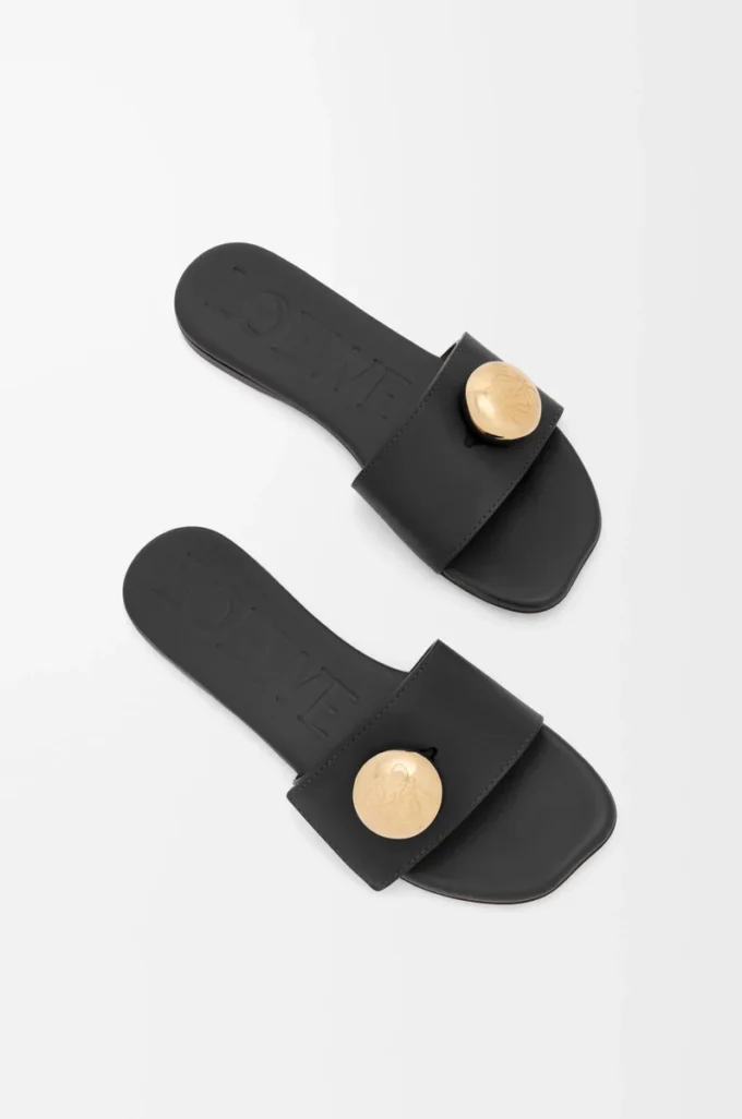 Sandalias Pebble de piel de becerro suave en color negro Sandalias Pebble de piel de becerro suave en color negro
