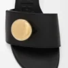 Sandalias Pebble de piel de becerro suave en color negro Sandalias Pebble de piel de becerro suave en color negro