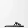 Sandalias Petal Anagram de piel de becerro suave en color negro Sandalias Petal Anagram de piel de becerro suave en color negro