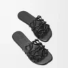Sandalias Petal Anagram de piel de becerro suave en color negro Sandalias Petal Anagram de piel de becerro suave en color negro