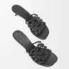 Sandalias Petal Anagram de piel de becerro suave en color negro Sandalias Petal Anagram de piel de becerro suave en color negro