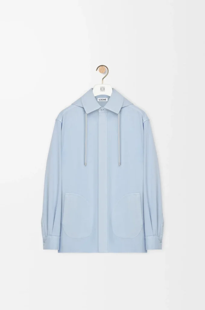 Sobrecamisa con capucha de algodón azul claro Sobrecamisa con capucha de algodón azul claro